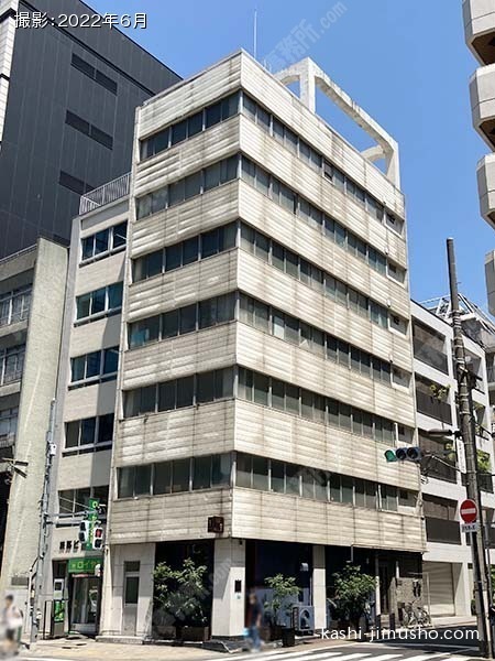 益川ビルの外観