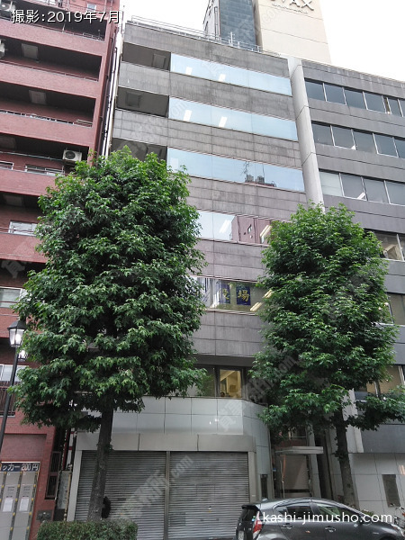 SVAX新宿B館ビルの外観