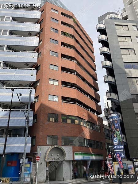 新宿コムロビルの外観