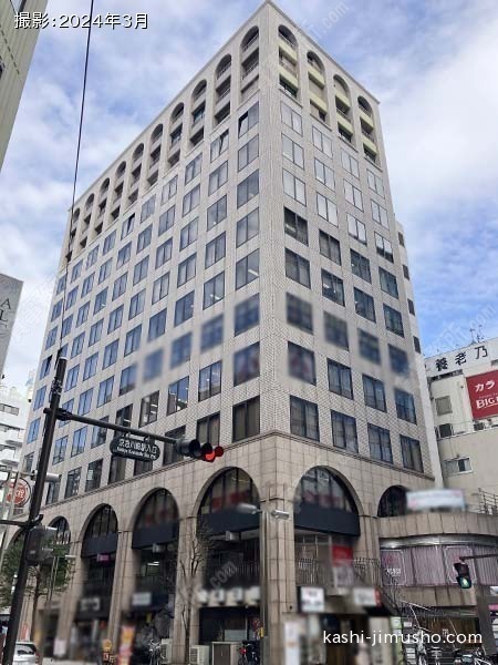 十五番館ビルの外観