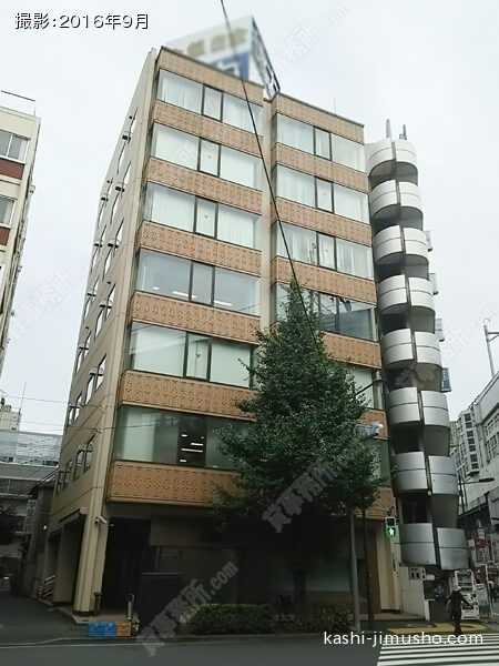 徳力本店ビルの外観