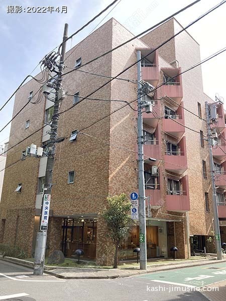 ウエストサイド新宿御苑の外観