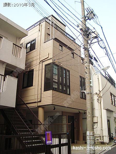 マルチノックスビルの外観