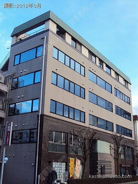 新倉ビルの外観