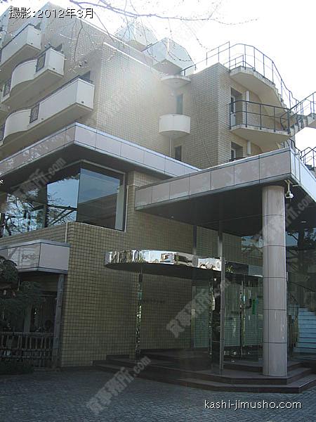ウテナ本社ビルの外観