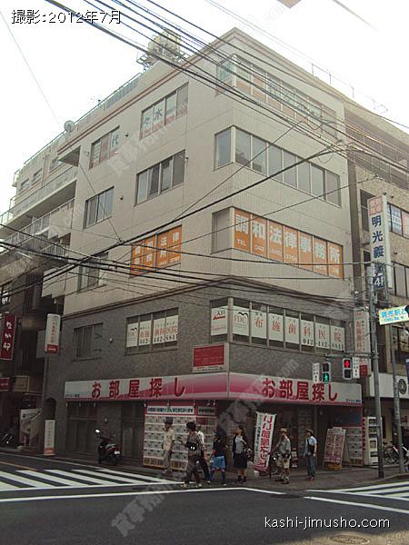 クレール小島ビルの外観