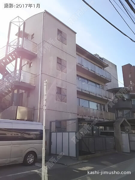 Y'sビルの外観