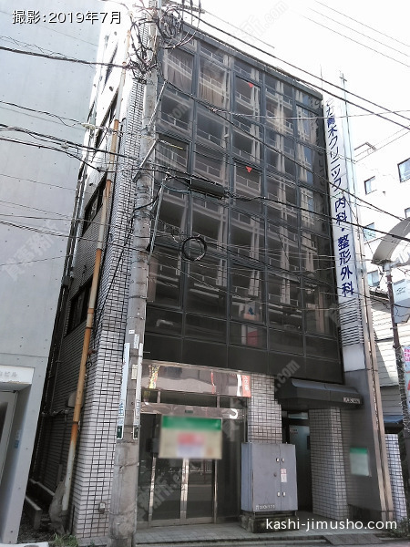 AKビルの外観