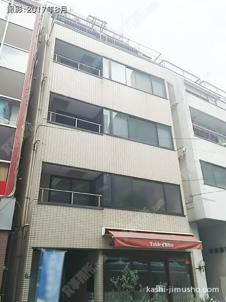港新川ビルの外観