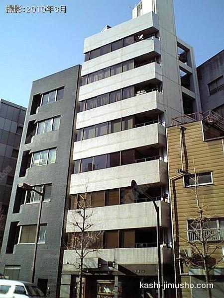 安達ビルの外観