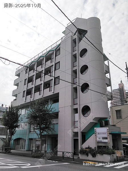 武川ビルの外観