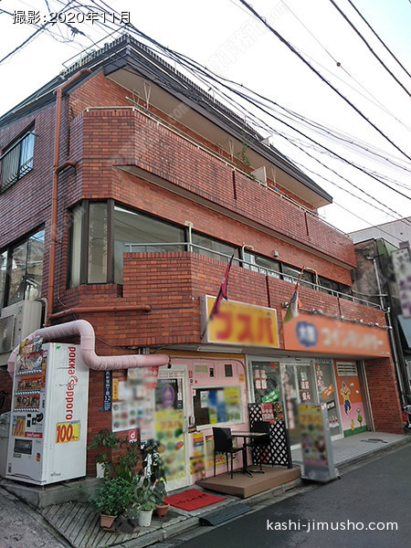 薫ビルの外観