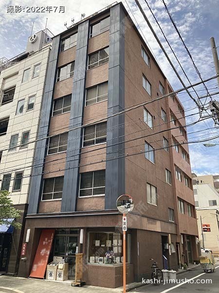 嘉根保ビルの外観