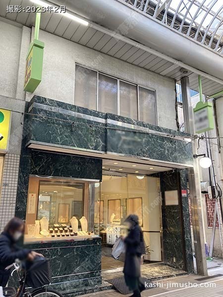 アーケード商店街貸事務所の外観