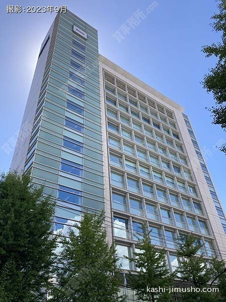 日本アムウェイ本社ビルの外観