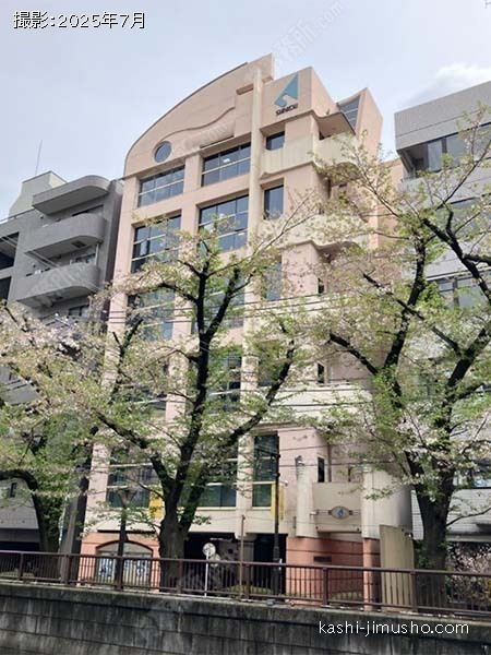 東山神興ビルの外観