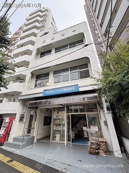 記章会館ビルの外観